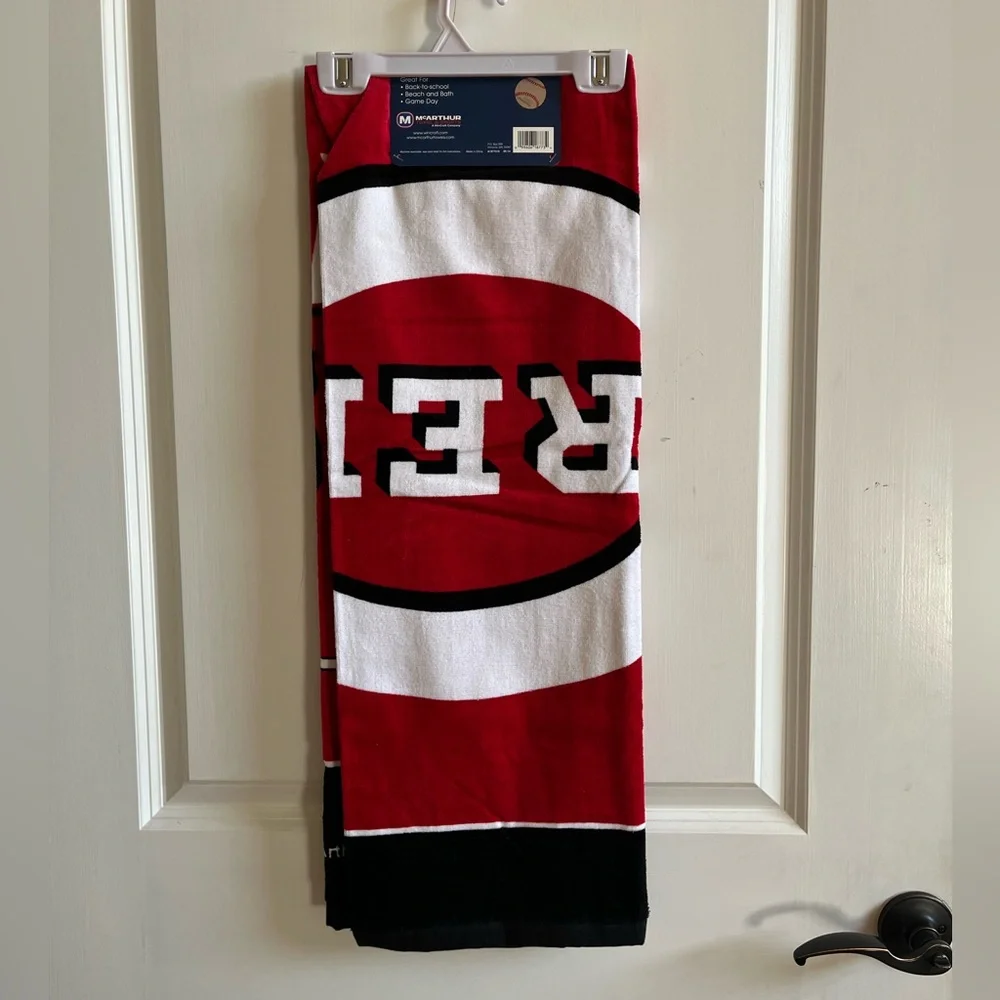 NWT Cincinnati Reds Beach Towel